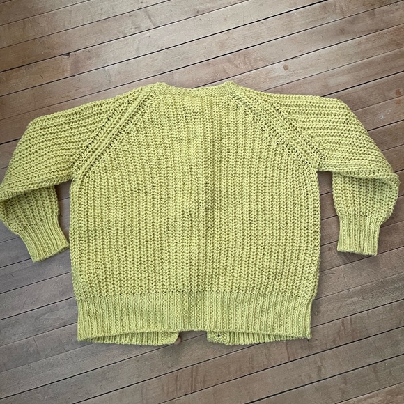 Babaa No5 Cardigan in Acacia, wool - Picture 2 of 4